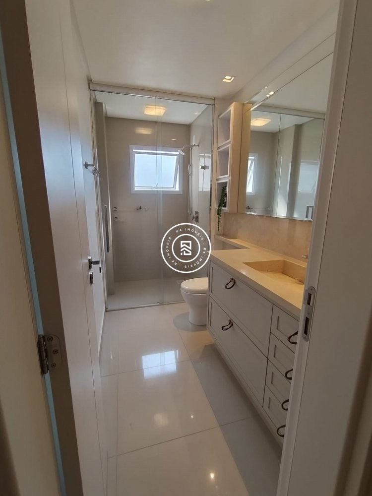 Apartamento mobiliado na Meia Praia