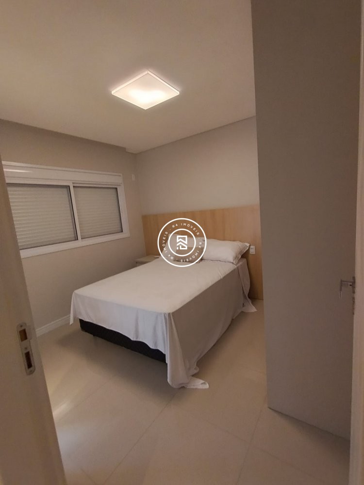 Apartamento mobiliado na Meia Praia