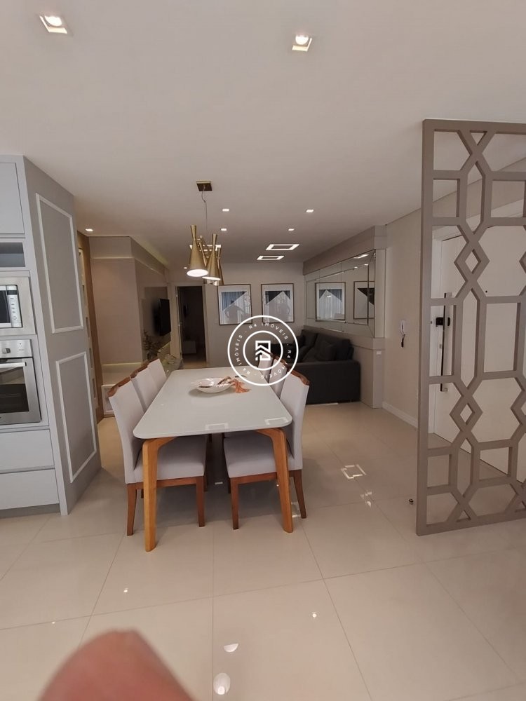 Apartamento mobiliado na Meia Praia