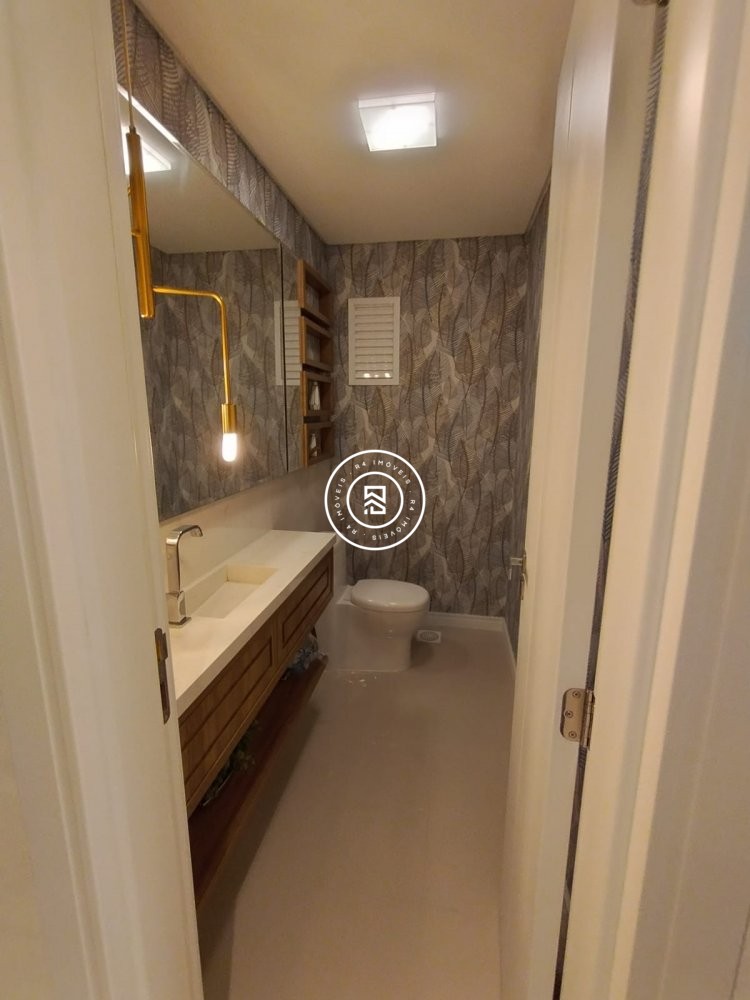 Apartamento mobiliado na Meia Praia