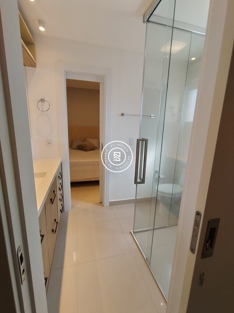 Apartamento mobiliado na Meia Praia