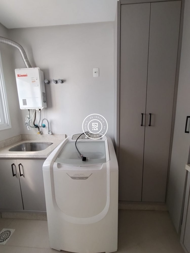 Apartamento mobiliado na Meia Praia