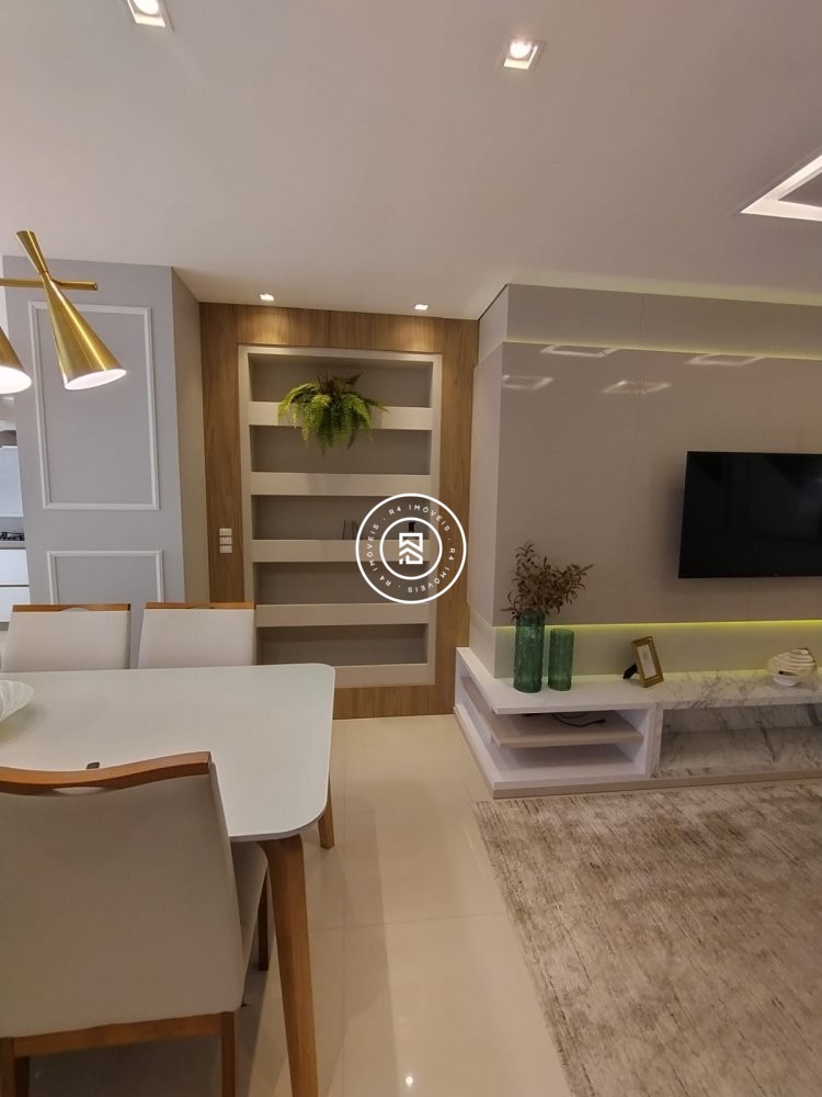 Apartamento mobiliado na Meia Praia