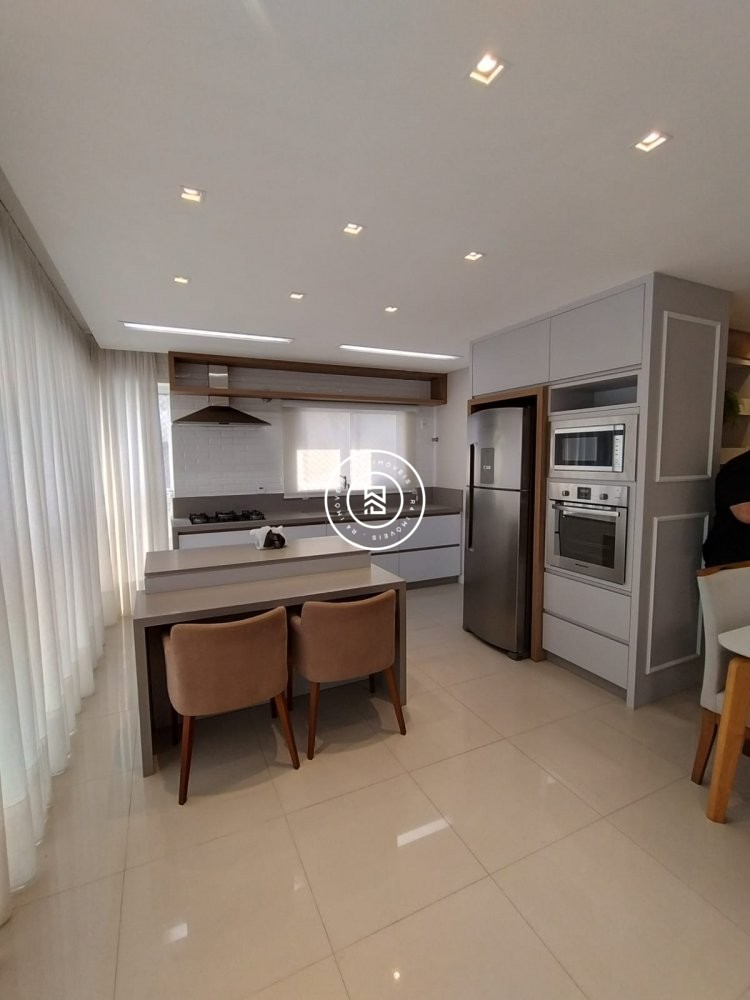 Apartamento mobiliado na Meia Praia