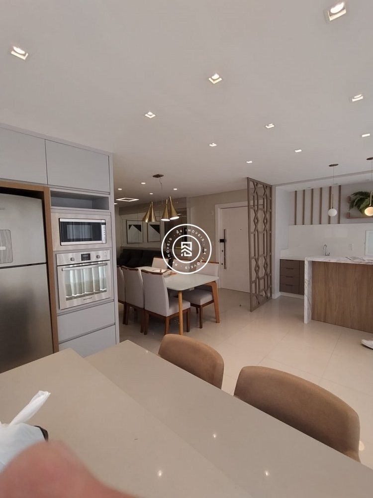 Apartamento mobiliado na Meia Praia