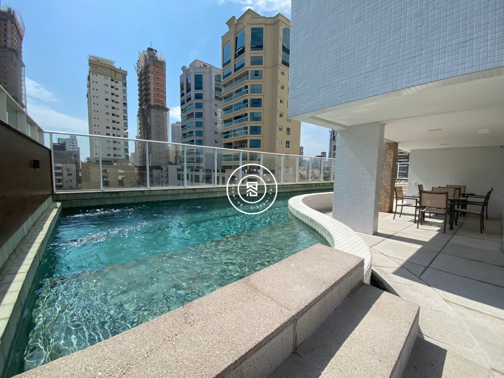 Apartamento mobiliado na Meia Praia