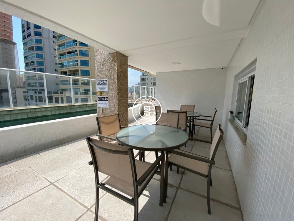 Apartamento mobiliado na Meia Praia