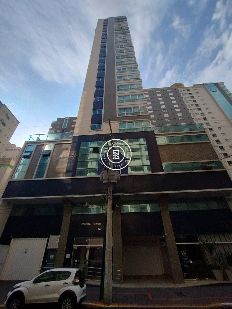 Apartamento com vista mar e 4 dormitrios 