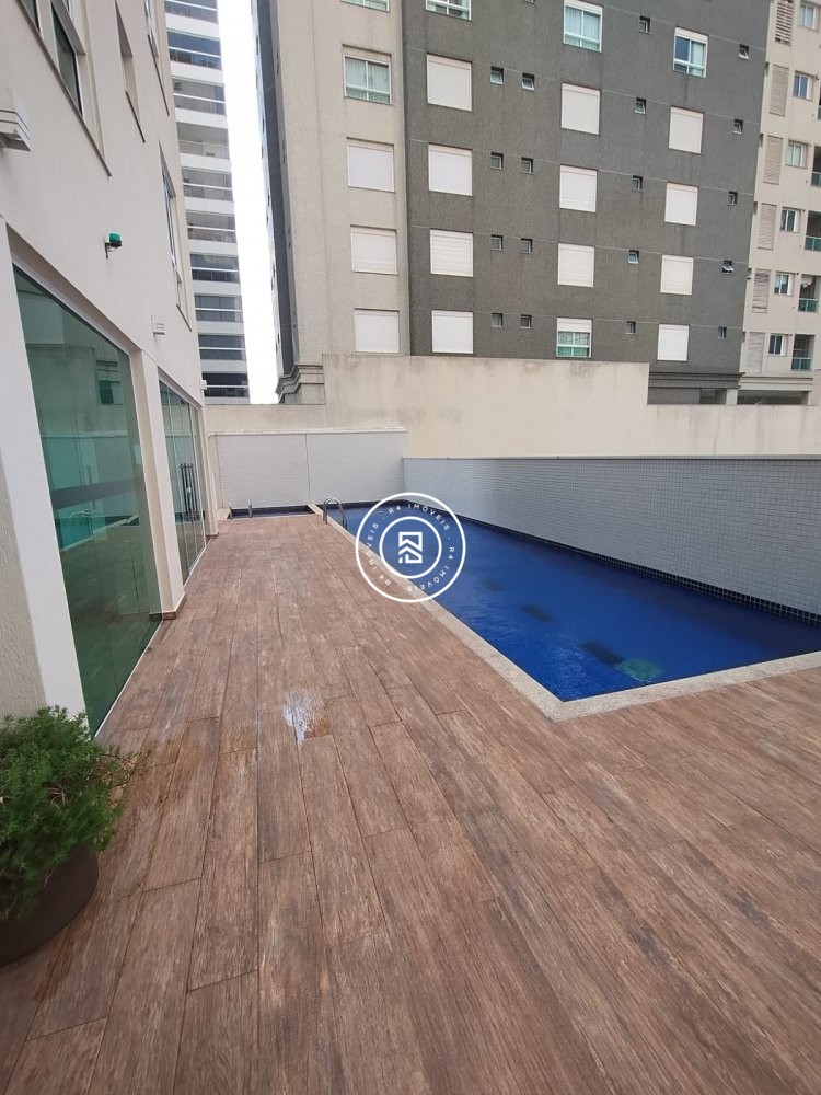 Apartamento com vista mar e 4 dormitrios 