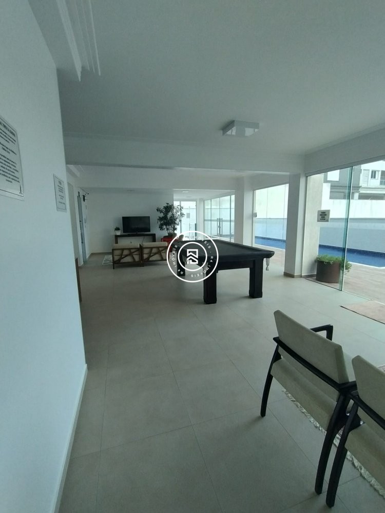 Apartamento com vista mar e 4 dormitrios 