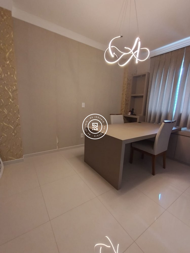 Apartamento com vista mar e 4 dormitrios 