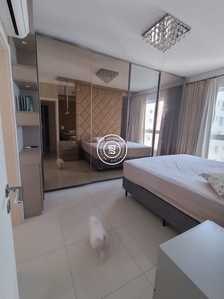 Apartamento com vista mar e 4 dormitrios 