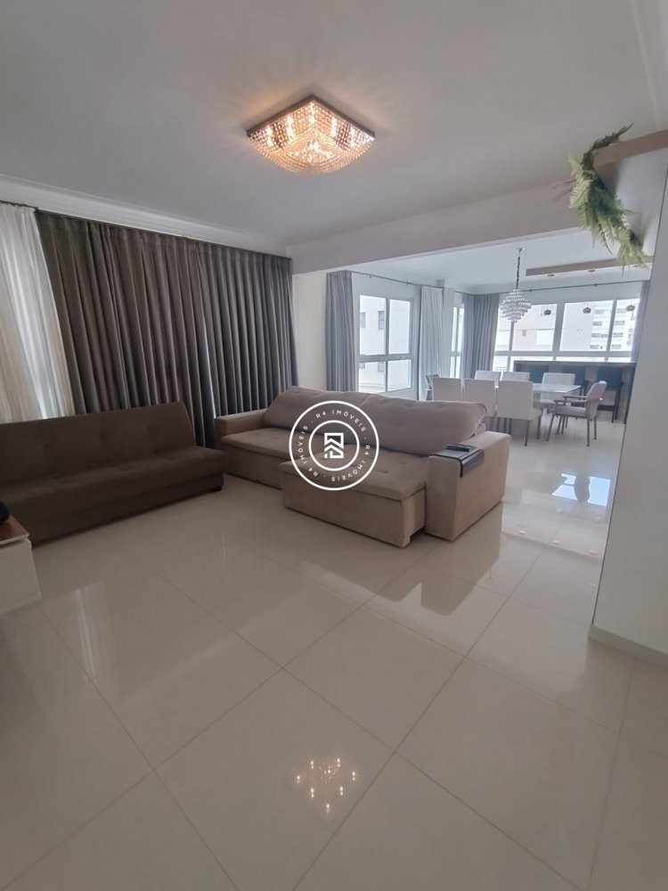 Apartamento com vista mar e 4 dormitrios 