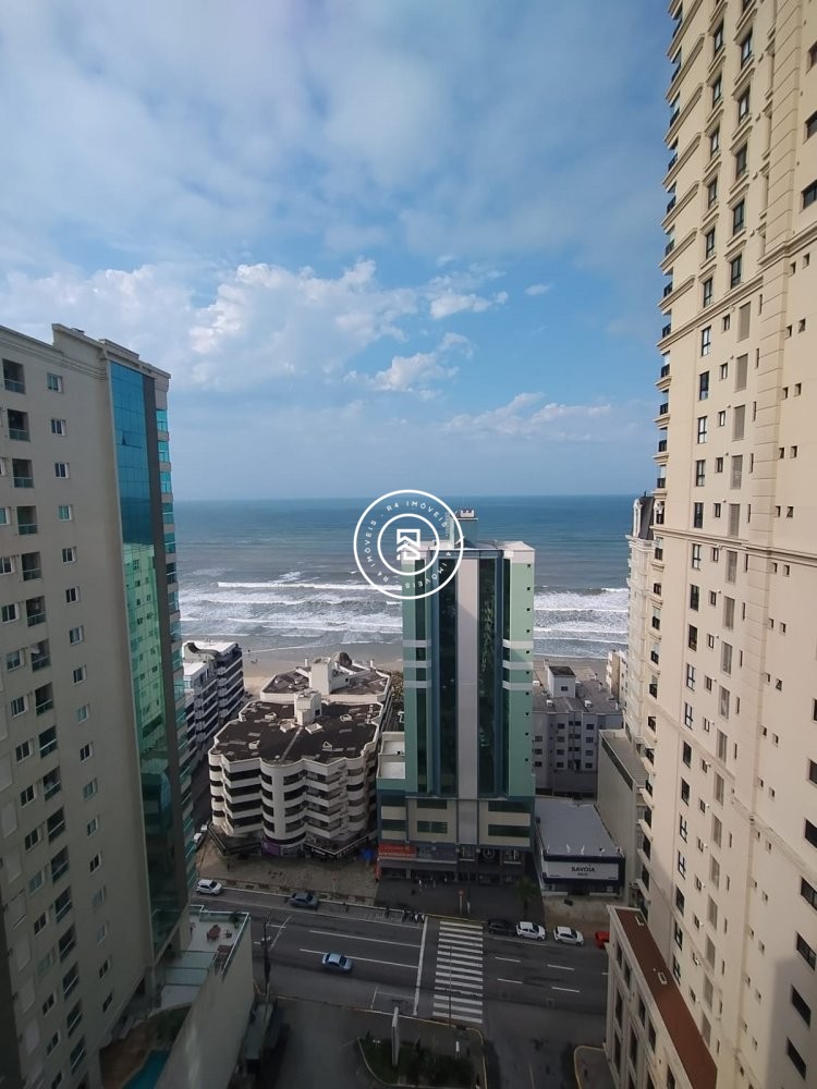 Apartamento com vista mar e 4 dormitrios 