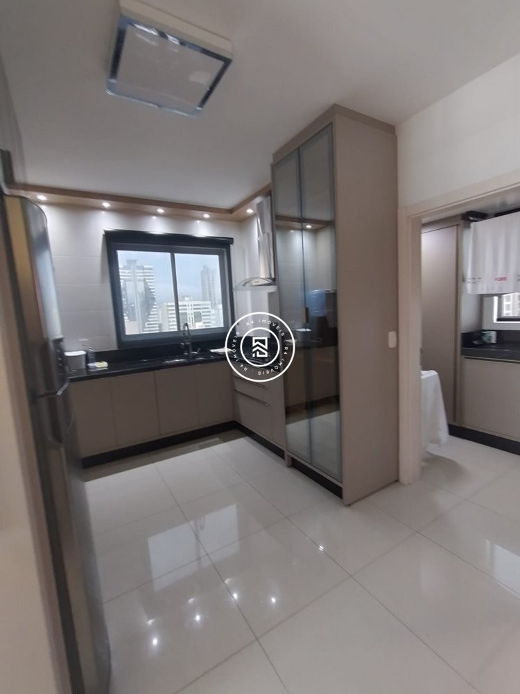 Apartamento com vista mar e 4 dormitrios 