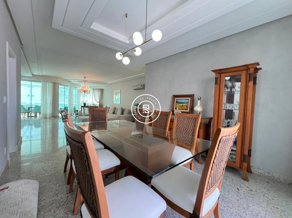 Apartamento de 350m na quadra do mar