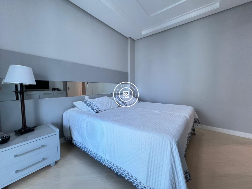 Apartamento de 350m na quadra do mar