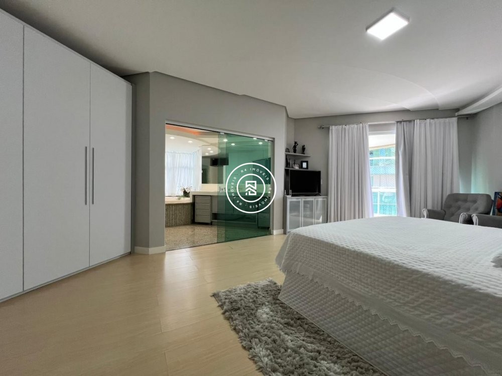 Apartamento de 350m na quadra do mar