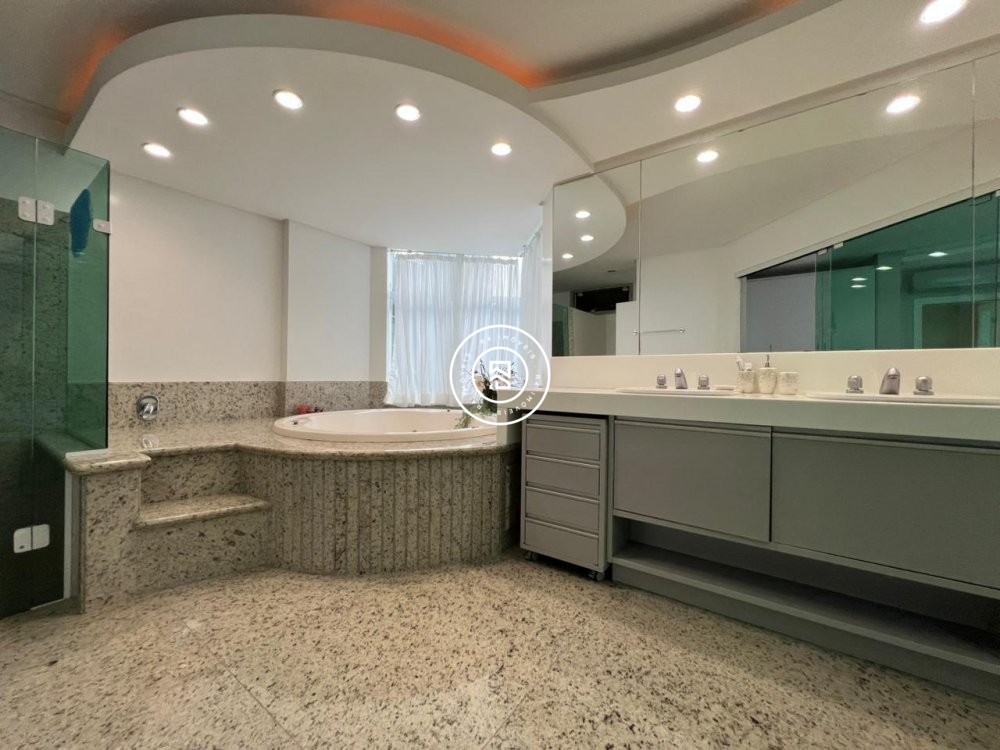 Apartamento de 350m na quadra do mar