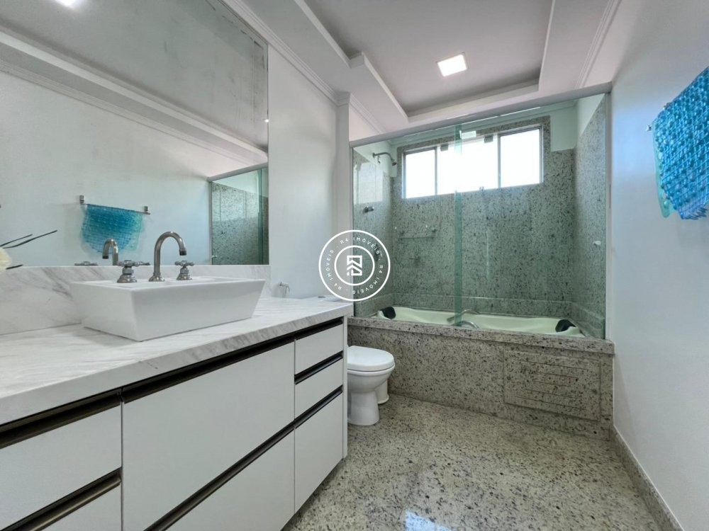 Apartamento de 350m na quadra do mar