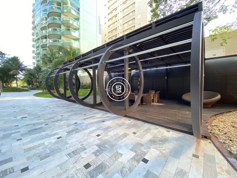 Apartamento de 350m na quadra do mar