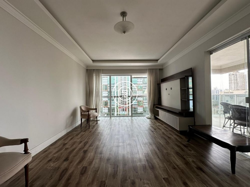 Apartamento novo na Meia Praia com 2 sutes