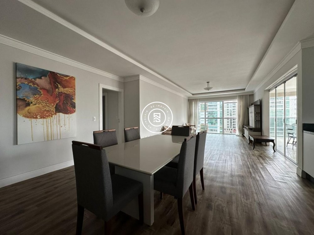 Apartamento novo na Meia Praia com 2 sutes