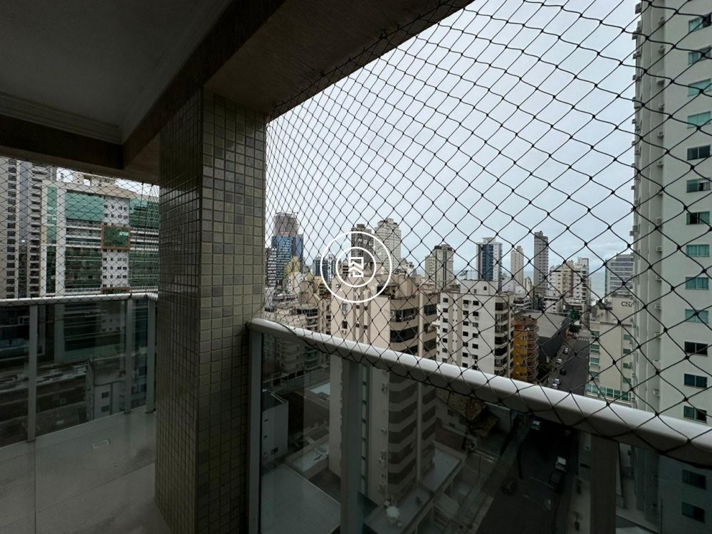 Apartamento novo na Meia Praia com 2 sutes