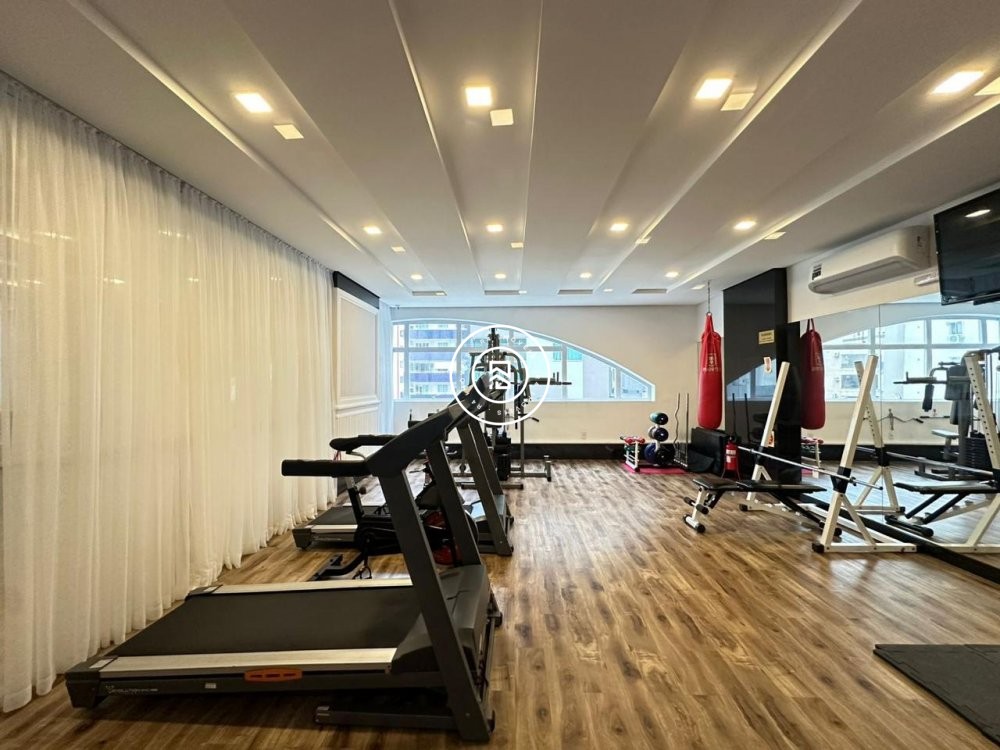 Apartamento novo na Meia Praia com 2 sutes