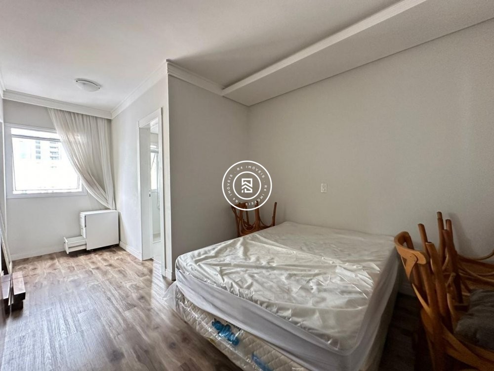 Apartamento novo na Meia Praia com 2 sutes