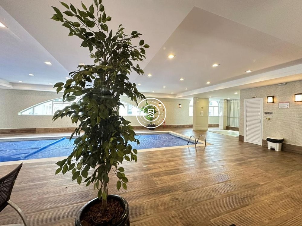 Apartamento novo na Meia Praia com 2 sutes