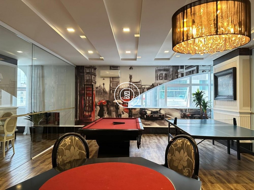 Apartamento novo na Meia Praia com 2 sutes