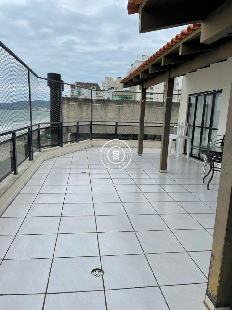 Cobertura Frente mar, 04 dormitorios, 02 vagas