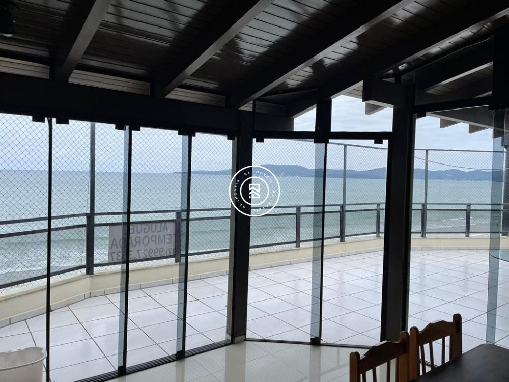 Cobertura Frente mar, 04 dormitorios, 02 vagas