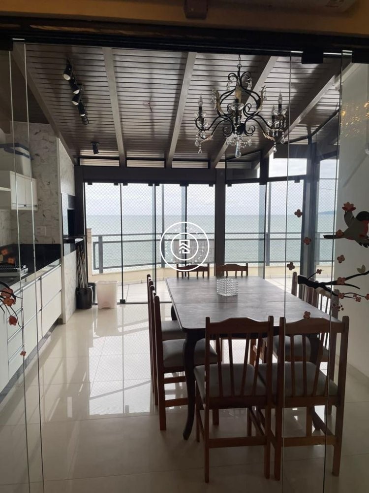 Cobertura Frente mar, 04 dormitorios, 02 vagas