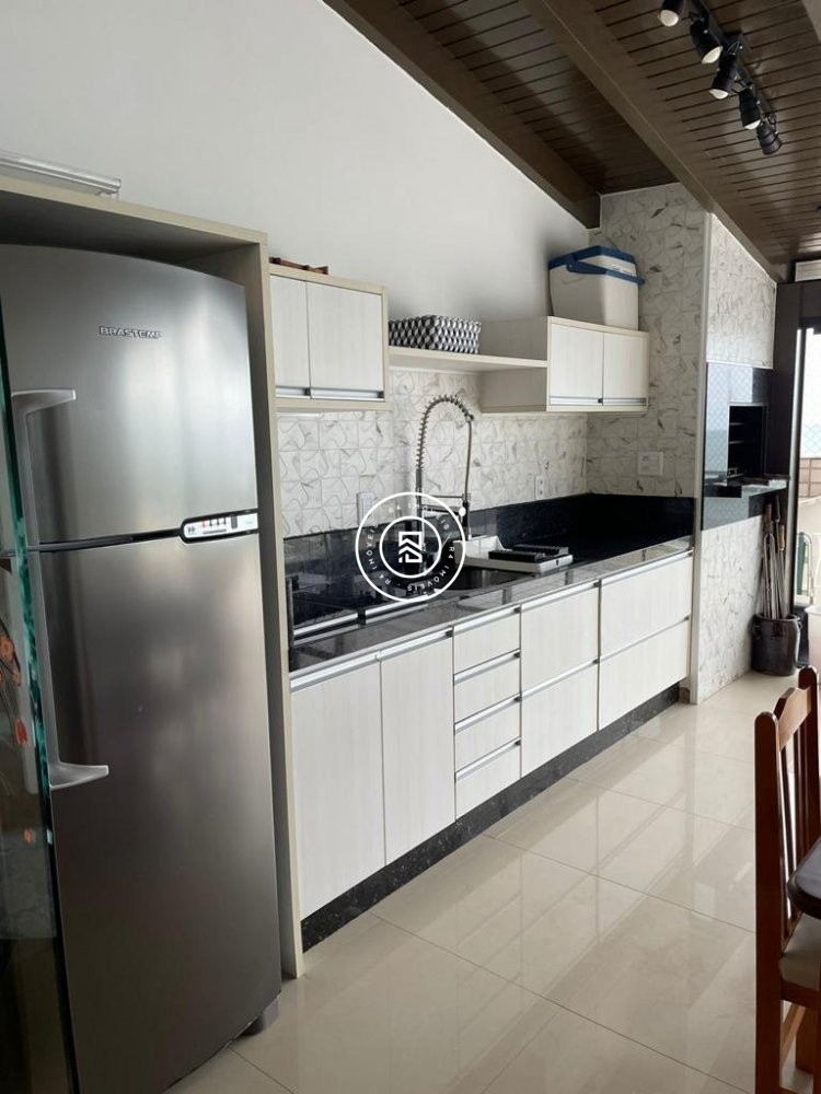 Cobertura Frente mar, 04 dormitorios, 02 vagas