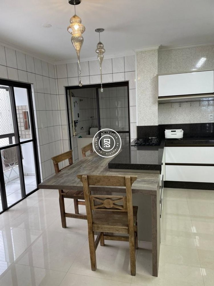 Cobertura Frente mar, 04 dormitorios, 02 vagas