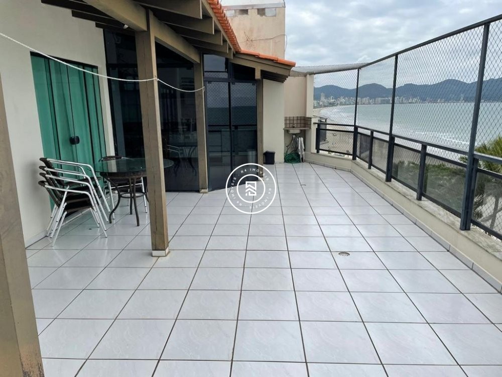 Cobertura Frente mar, 04 dormitorios, 02 vagas