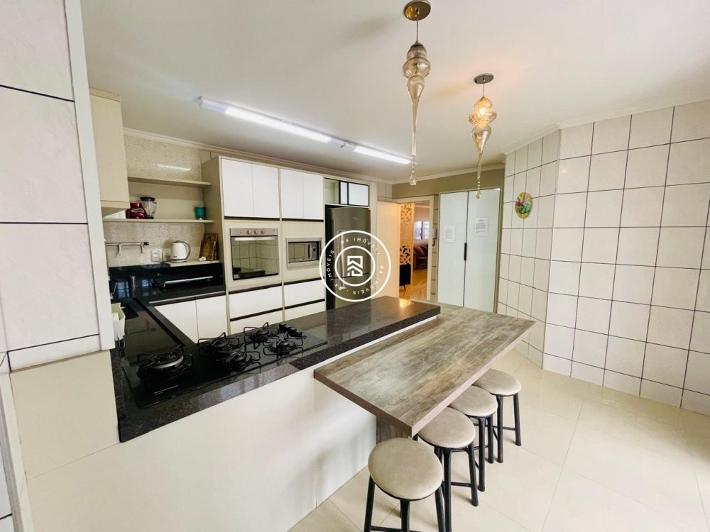 Cobertura Frente mar, 04 dormitorios, 02 vagas