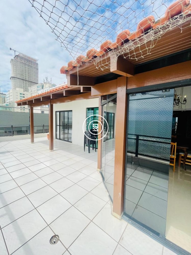 Cobertura Frente mar, 04 dormitorios, 02 vagas