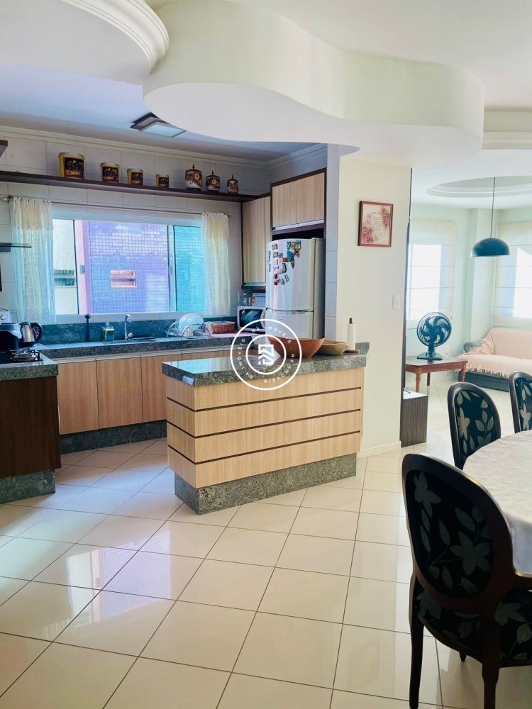 Apartamento a 150 metros do Mar, 04 dormitorios, 0