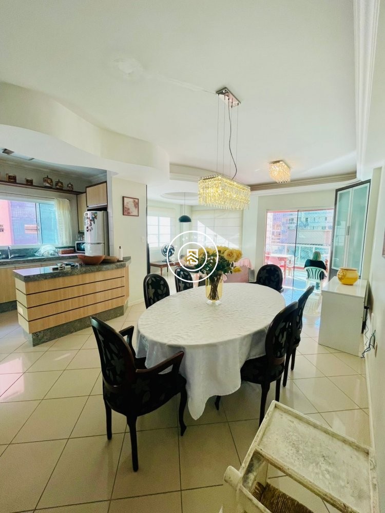 Apartamento a 150 metros do Mar, 04 dormitorios, 0