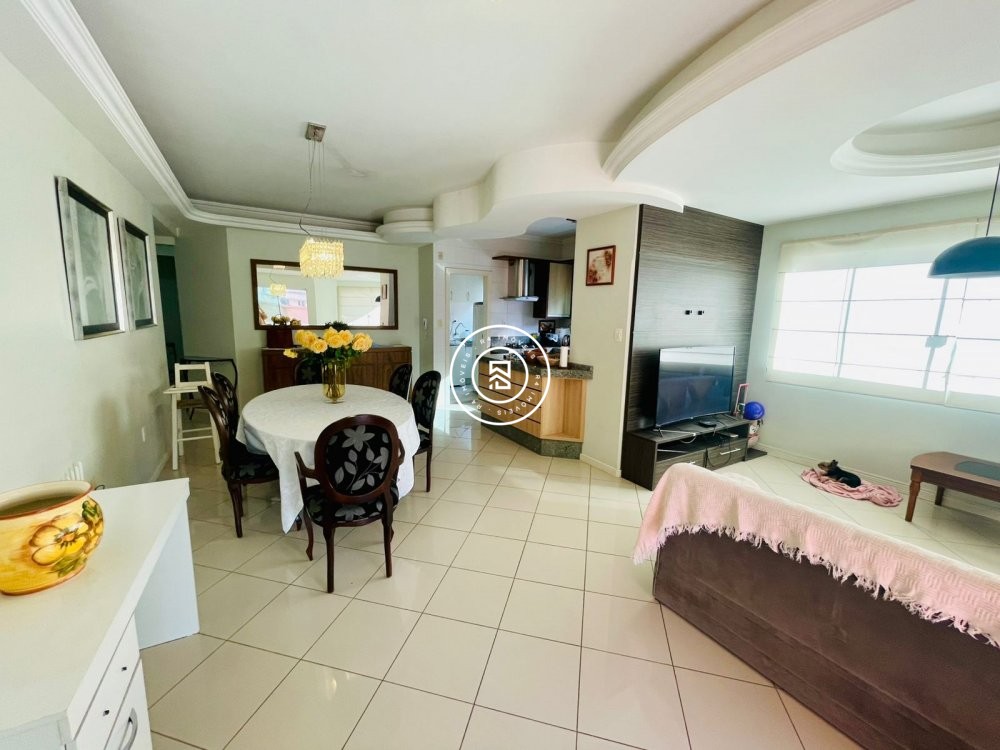 Apartamento a 150 metros do Mar, 04 dormitorios, 0