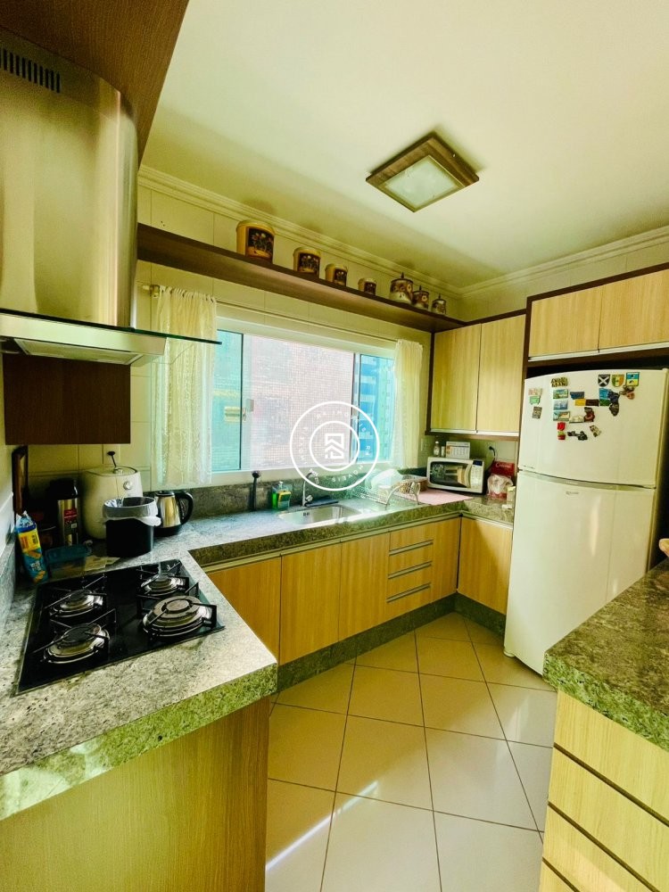 Apartamento a 150 metros do Mar, 04 dormitorios, 0