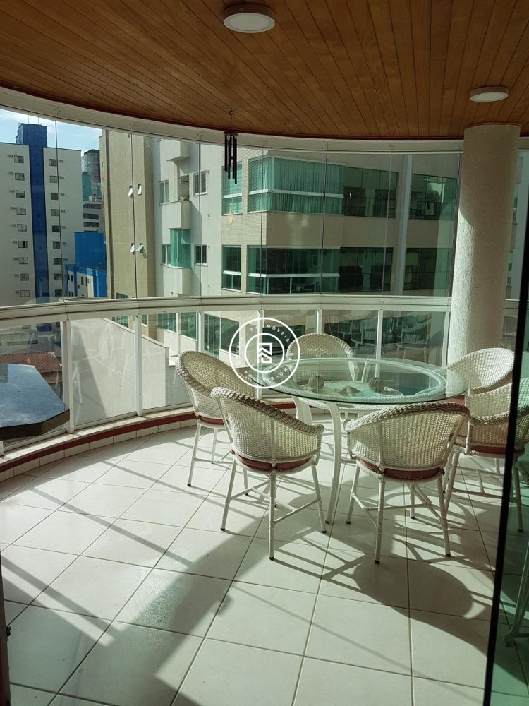 Apartamento a 150m do mar, 04 dormitorios, 01 vaga