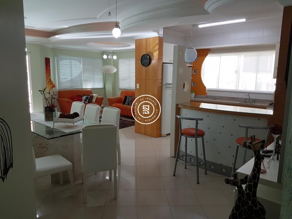 Apartamento a 150m do mar, 04 dormitorios, 01 vaga