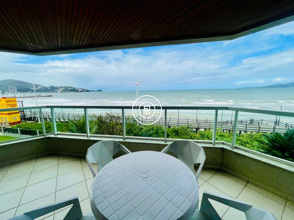 Apartamento Frente mar, 03 dormitorios, 02 vagas, 