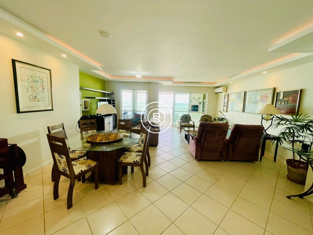 Apartamento Frente mar, 03 dormitorios, 02 vagas, 