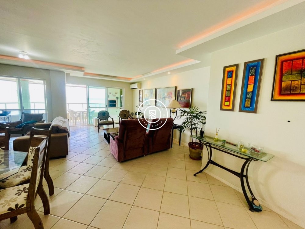 Apartamento Frente mar, 03 dormitorios, 02 vagas, 