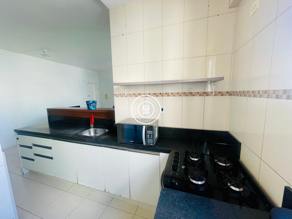 Apartamento quadra mar, 02 dormitorios, 01 vaga